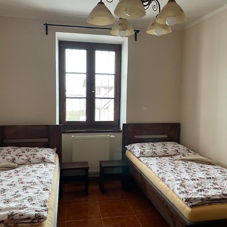 Cetnicka Stanice Hluboka Hluboka nad Vltavou Bagian luar foto