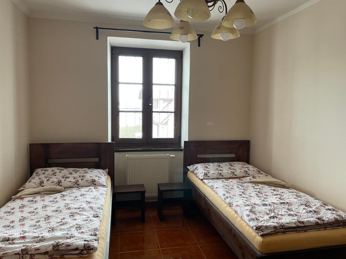 Cetnicka Stanice Hluboka Hluboka nad Vltavou Bagian luar foto