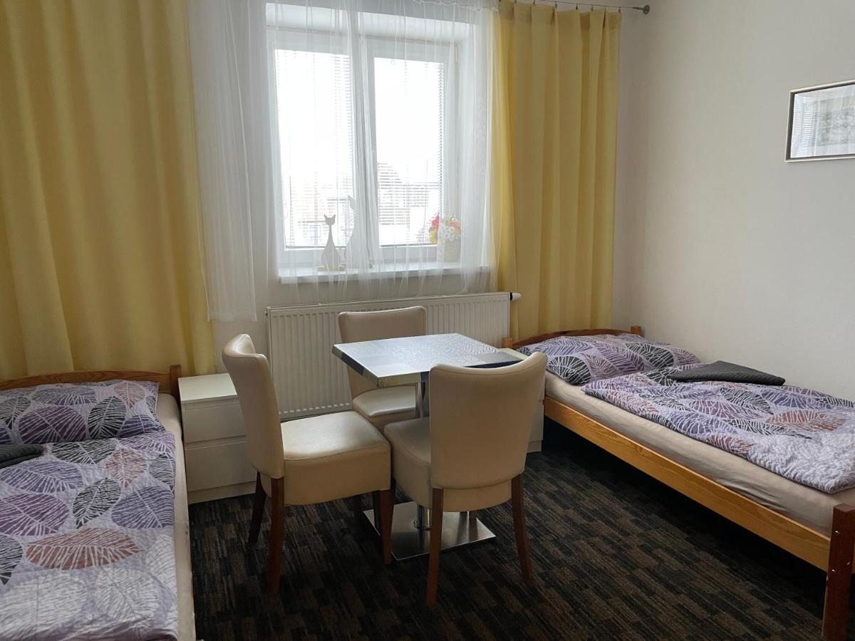 Cetnicka Stanice Hluboka Hluboka nad Vltavou Bagian luar foto