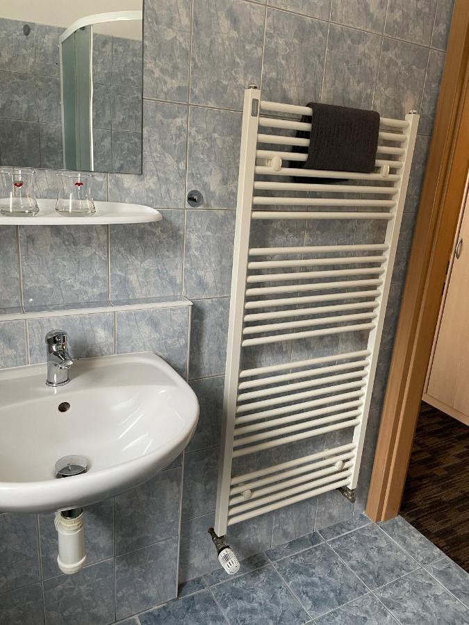 Cetnicka Stanice Hluboka Hluboka nad Vltavou Bagian luar foto