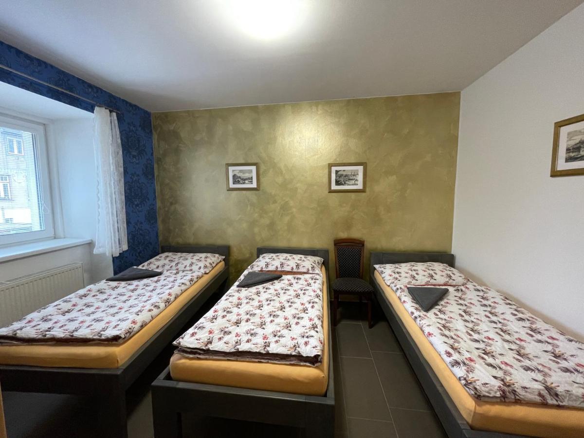Cetnicka Stanice Hluboka Hluboka nad Vltavou Bagian luar foto
