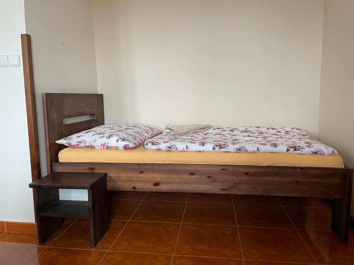 Cetnicka Stanice Hluboka Hluboka nad Vltavou Bagian luar foto