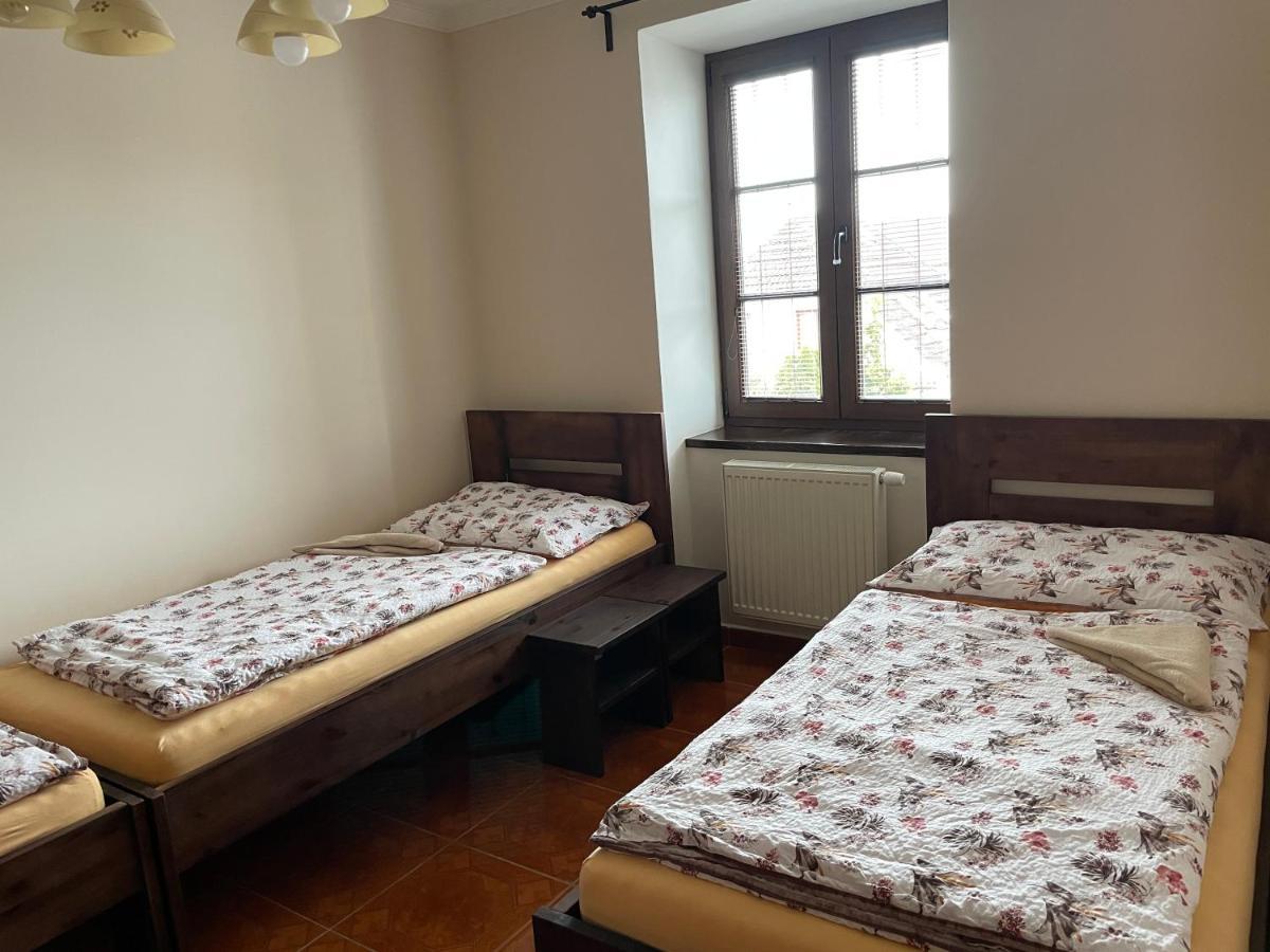 Cetnicka Stanice Hluboka Hluboka nad Vltavou Bagian luar foto