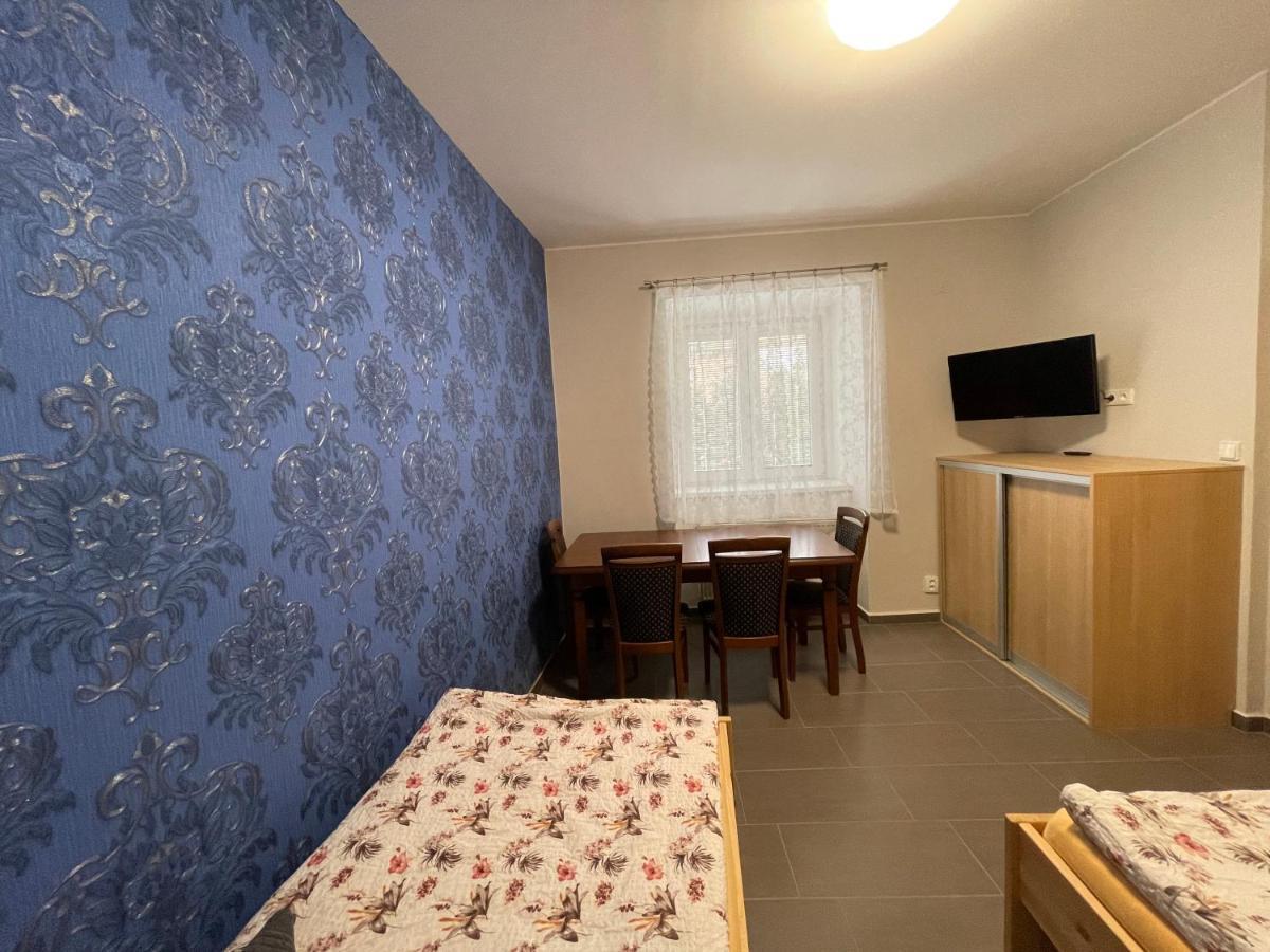 Cetnicka Stanice Hluboka Hluboka nad Vltavou Bagian luar foto