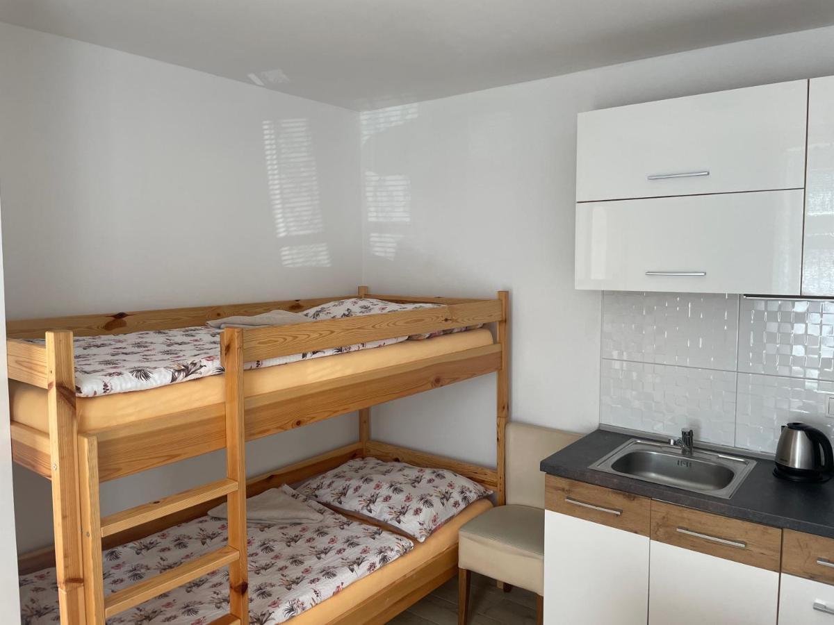 Cetnicka Stanice Hluboka Hluboka nad Vltavou Bagian luar foto